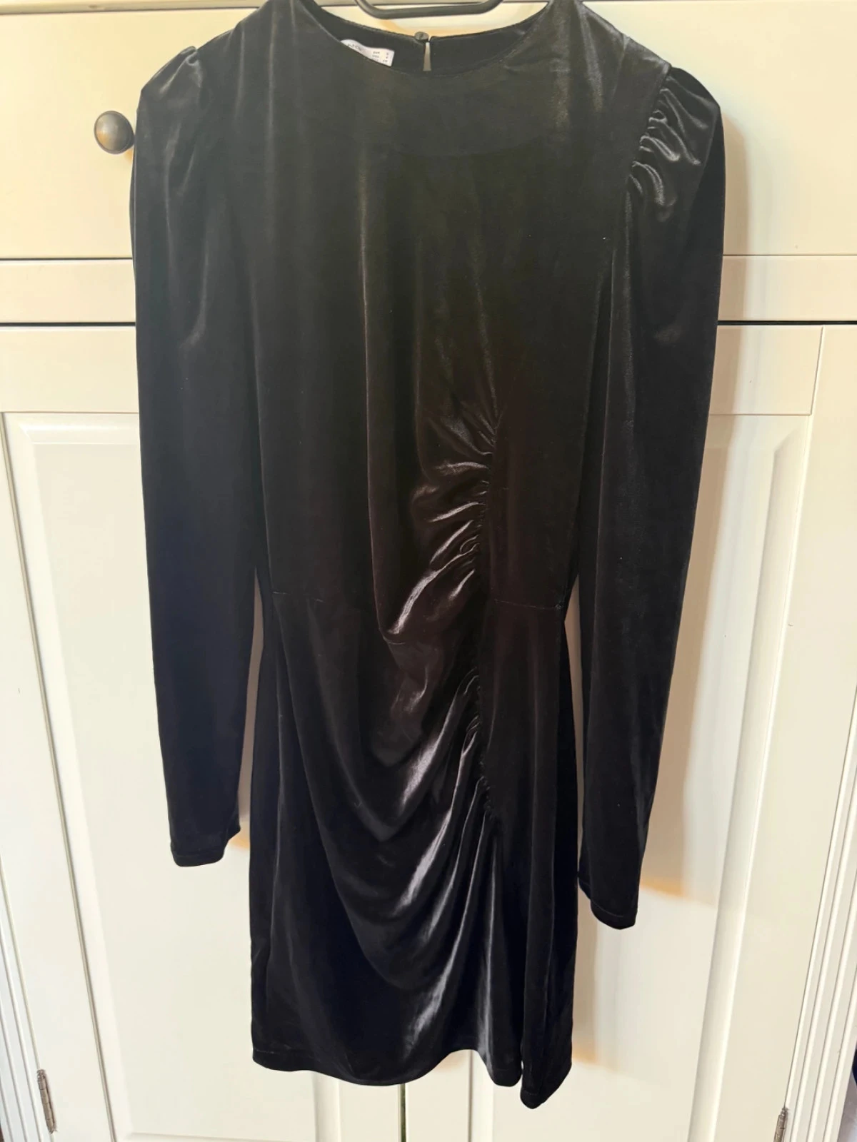 robe noire en velours drapé Mango Taille 36